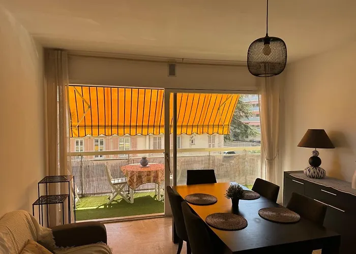 Apartment Les Pins Centre Proche 3 Pieces