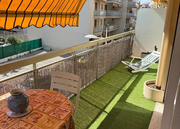 Apartment Les Pins Centre Proche 3 Pieces