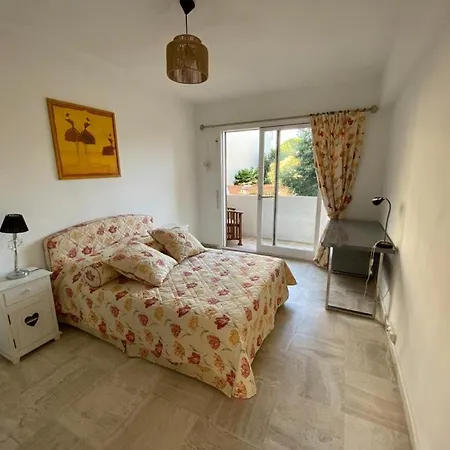 Les Pins Centre Proche 3 Pieces *